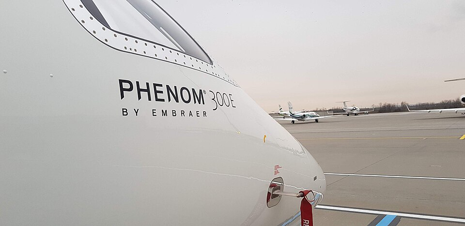 Embraer Phenom 300